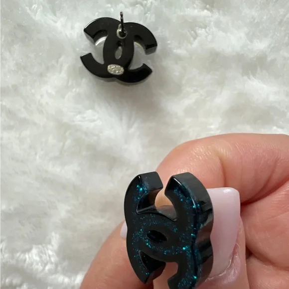 Chanel CC 2017 Resin Studs with Box - Picture 8 of 11